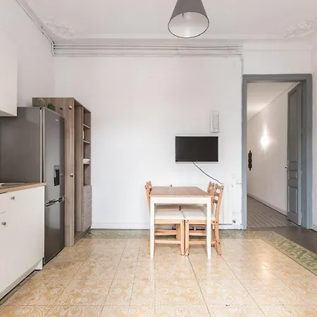 - Eixample 2a Apartment