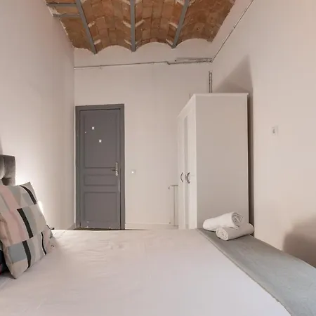 - Eixample 2a Apartment
